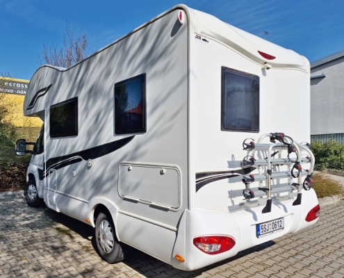 Půjčovna obytného auta s alkovnou XGO Dynamic 25 | BydliBus.cz