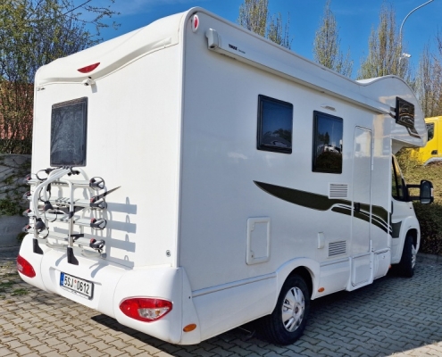 Půjčovna obytného auta s alkovnou XGO Dynamic 25 | BydliBus.cz