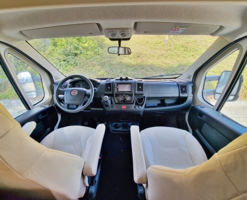 Půjčovna obytného auta s alkovnou XGO Dynamic 25 | BydliBus.cz