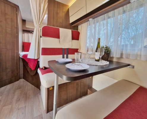 Půjčovna obytného auta s alkovnou XGO Dynamic 25 | BydliBus.cz