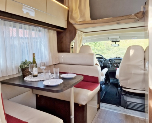 Půjčovna obytného auta s alkovnou XGO Dynamic 25 | BydliBus.cz