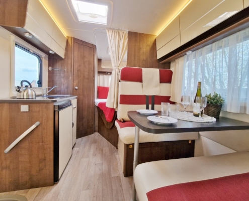 Půjčovna obytného auta s alkovnou XGO Dynamic 25 | BydliBus.cz