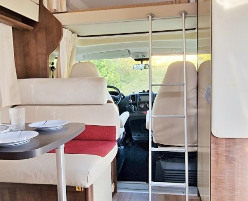 Půjčovna obytného auta s alkovnou XGO Dynamic 25 | BydliBus.cz